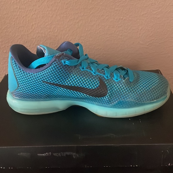 Kobe 10 Blue Lagoon. Size 6y. With Shoebox. - Picture 4 of 5